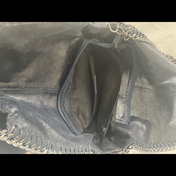 Navy blue shoulder bag with silver hardware. - Picture 5 of 8